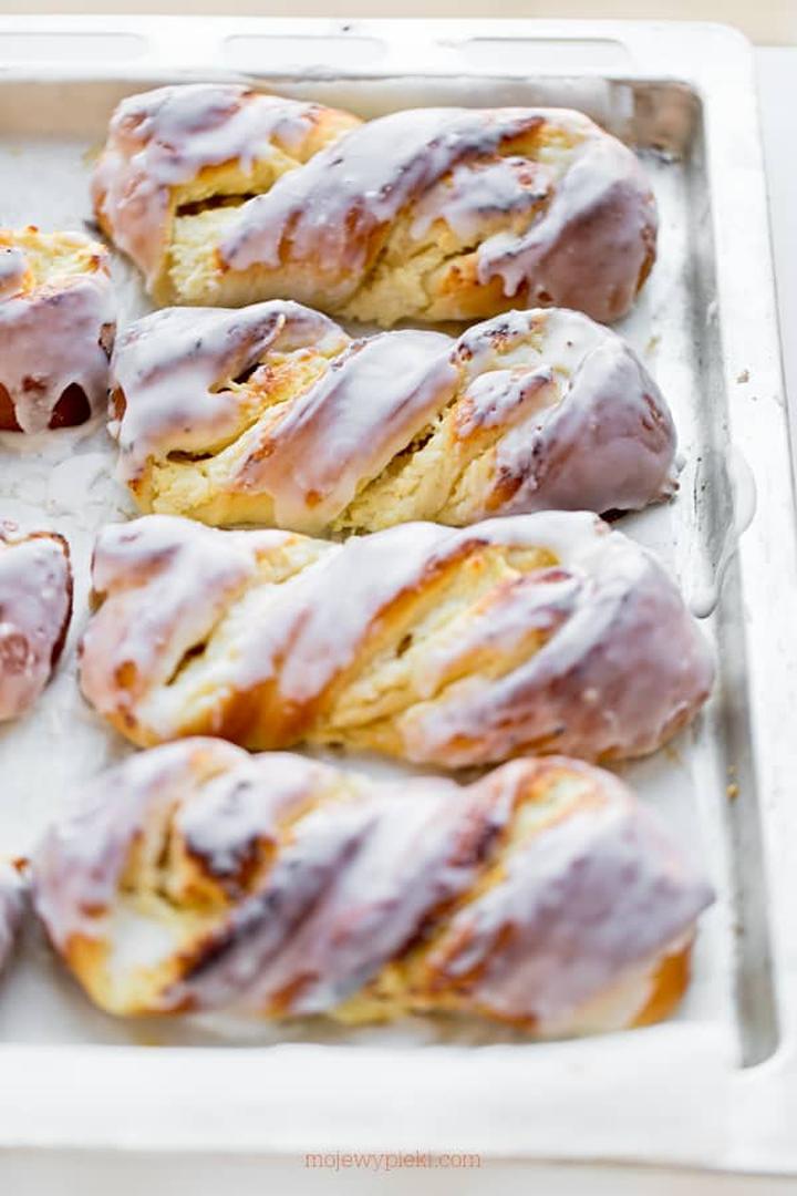 Kaloryczność drożdżówki z serem