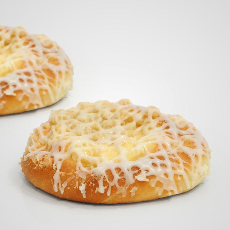 Ile kalorii skrywa ulubiona drożdżówka z serem? Sprawdź!