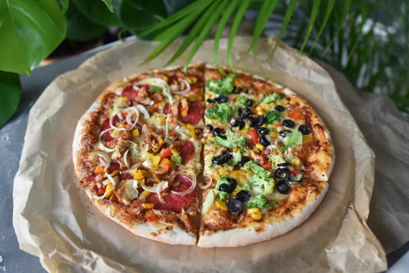 Ile waży pizza 32 cm i jakie ma wartości odżywcze oraz kalorie?