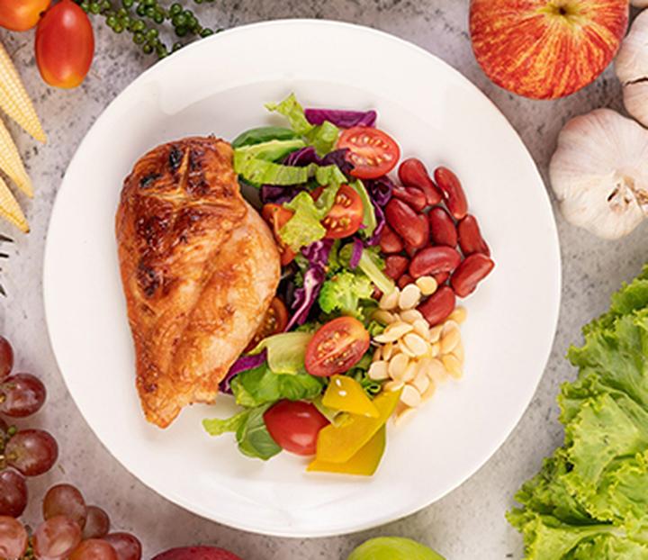 Optymalny czas na posiłek – ile godzin przed treningiem warto zjeść?