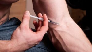 Anaboliczne sterydy: Zrozum skutki uboczne i ich wpływ na doping w sporcie