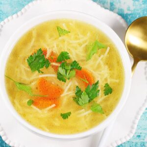 Ile kalorii ma rosół? Odkryj wartości odżywcze i wagę tego tradycyjnego dania