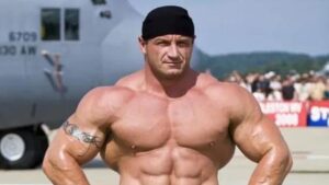 Młody Mariusz Pudzianowski: Jak wyglądał legendarny siłacz w początkach kariery?